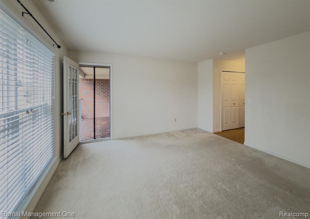 44327 LAKEPOINTE Drive, Sterling Heights, MI 48313 — Photo 33