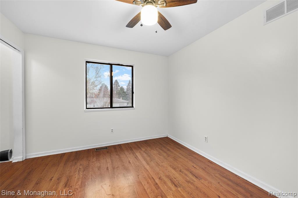 550 Hillcliff Drive, Waterford, MI 48328 — Photo 22