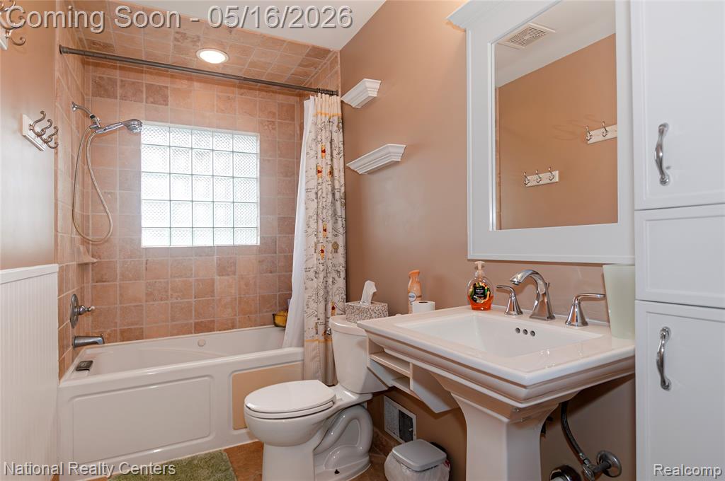 2446 Milverton Drive, Troy, MI 48083 — Photo 19