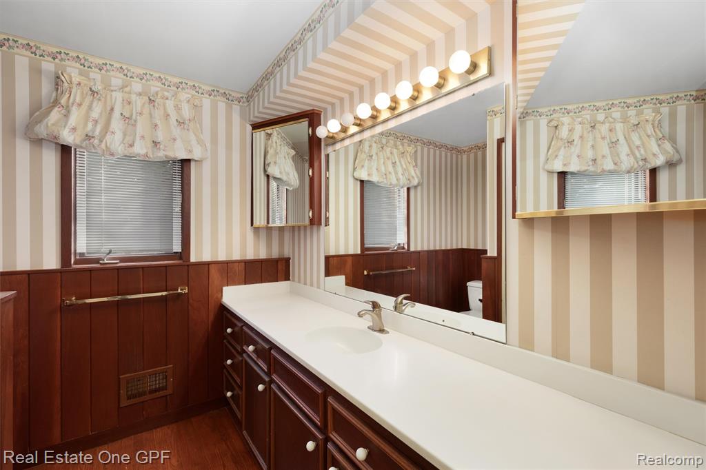 277 Kenwood Court, Grosse Pointe Farms, MI 48236 — Photo 20