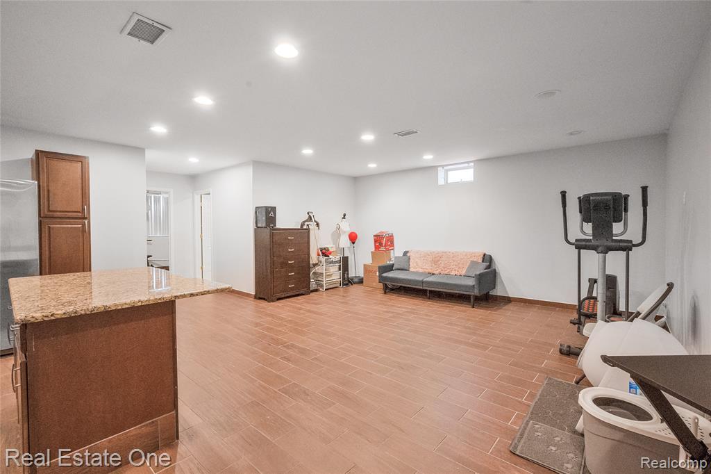 6067 N Vernon Street, Dearborn Heights, MI 48127 — Photo 41