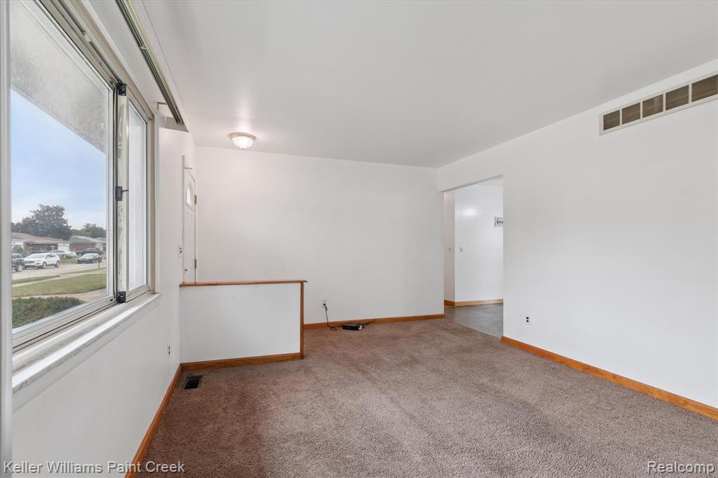 8457 Potomac Street, Center Line, MI 48015 — Photo 9