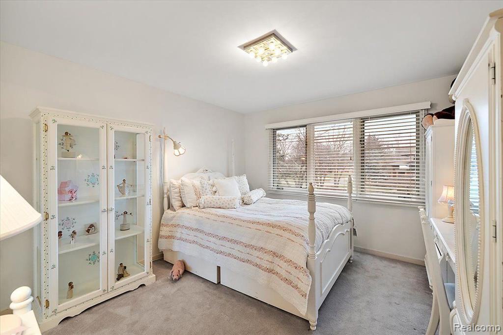 5385 POND BLUFF Drive, West Bloomfield, MI 48323 — Photo 54