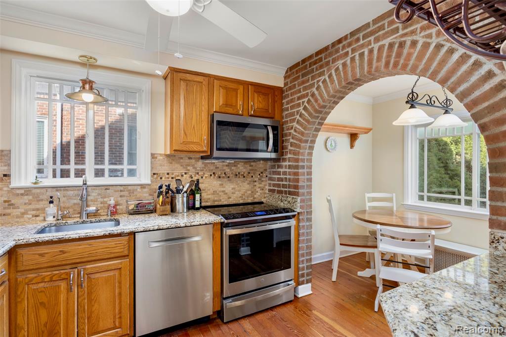872 University Place, Grosse Pointe, MI 48230 — Photo 10