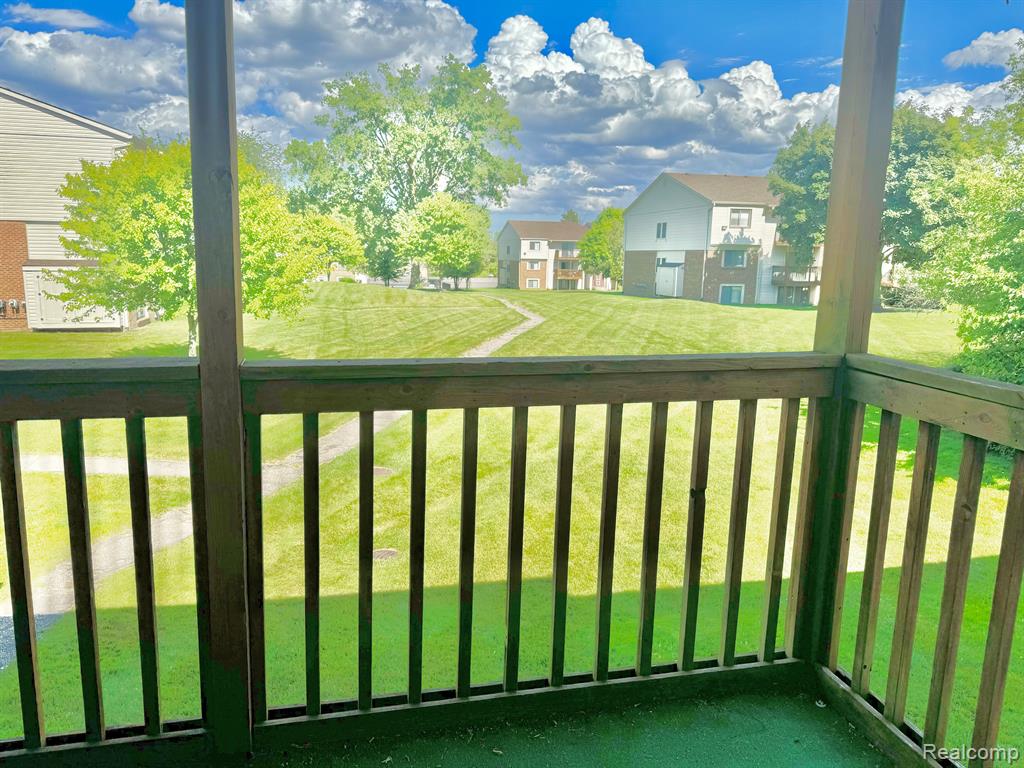 30060 W 12 MILE Road, 89, Farmington Hills, MI 48334 — Photo 3