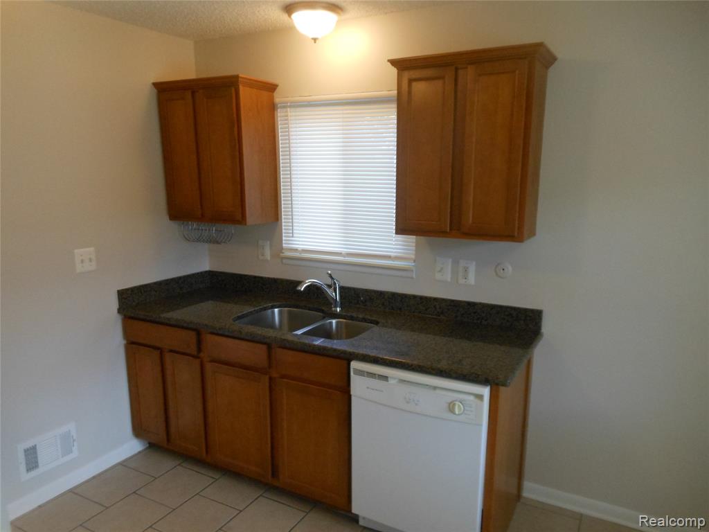 501 E BRECKENRIDGE Street, Ferndale, MI 48220 — Photo 11
