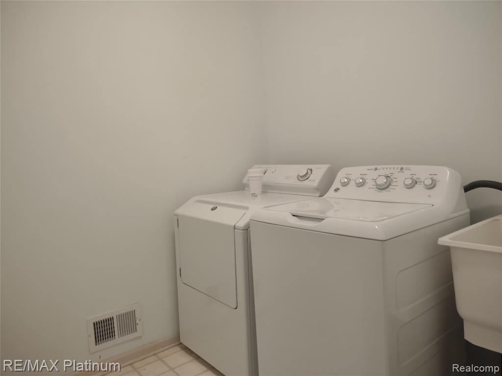 10343 Tophill Drive, 5, Hartland, MI 48353 — Photo 7