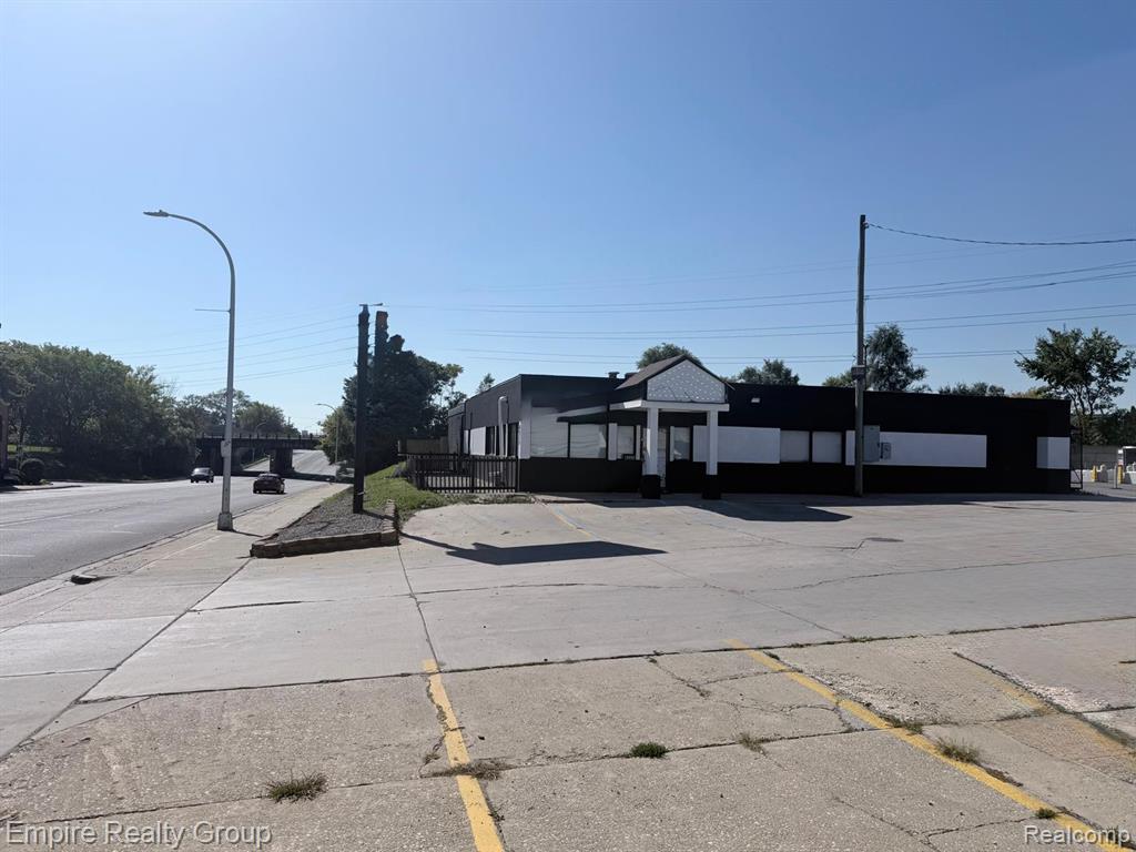 6235 SCHAEFER Road, Dearborn, MI 48126