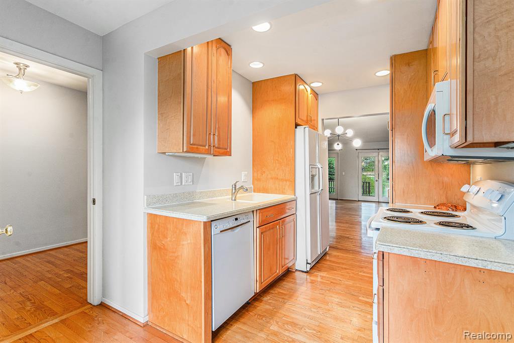 1090 Greenhills Drive, Ann Arbor, MI 48105 — Photo 6