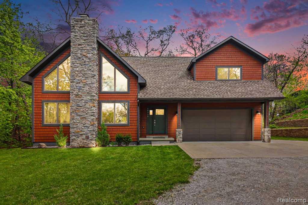 10429 9 Mile Road, Whitmore Lake, MI 48189