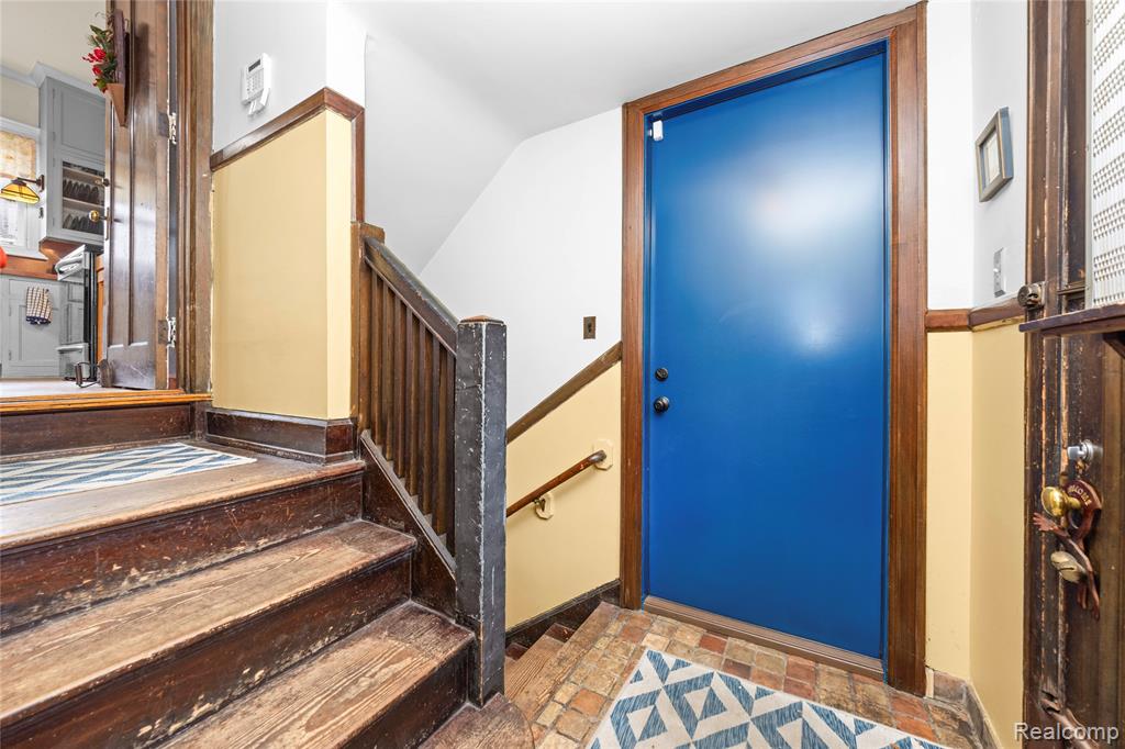 2475 Iroquois Street, Detroit, MI 48214 — Photo 39