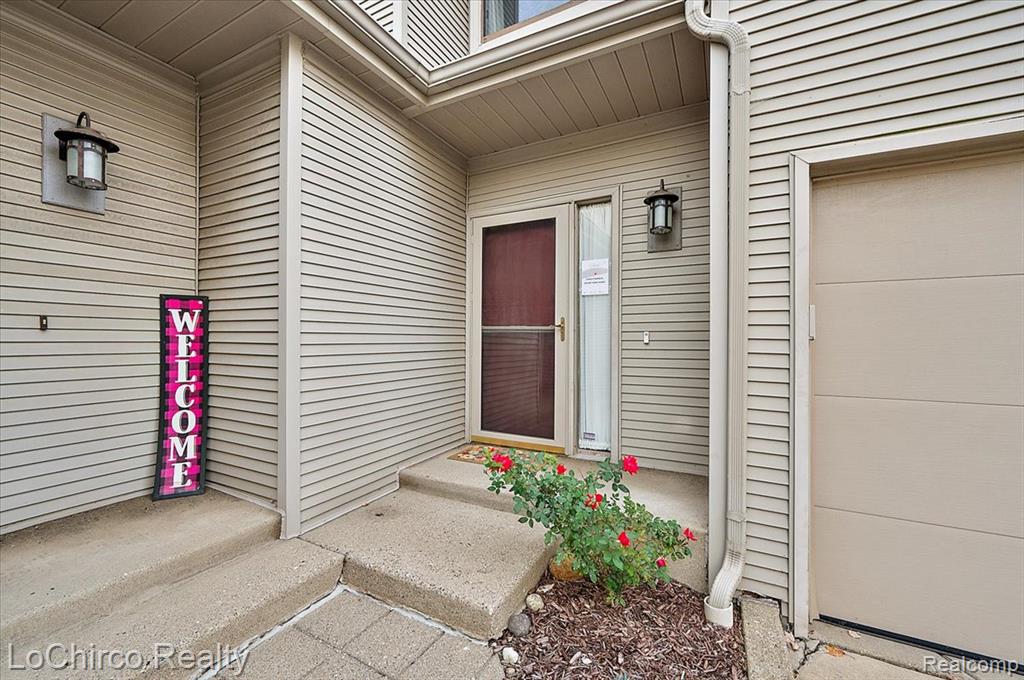 733 Hamilton Court, Rochester Hills, MI 48307 — Photo 2