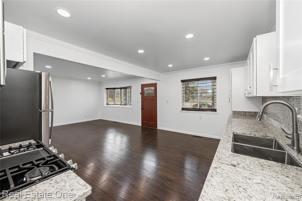 4296 Frazho Road, Warren, MI 48091 — Photo 11