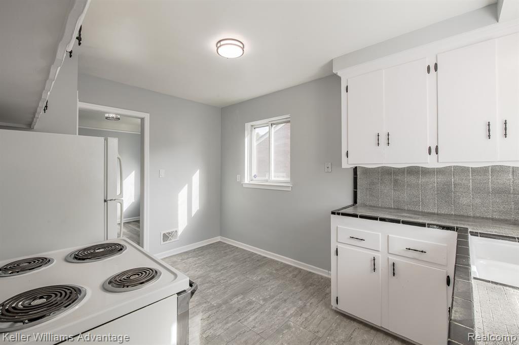871 Menominee Road, Pontiac, MI 48341 — Photo 25