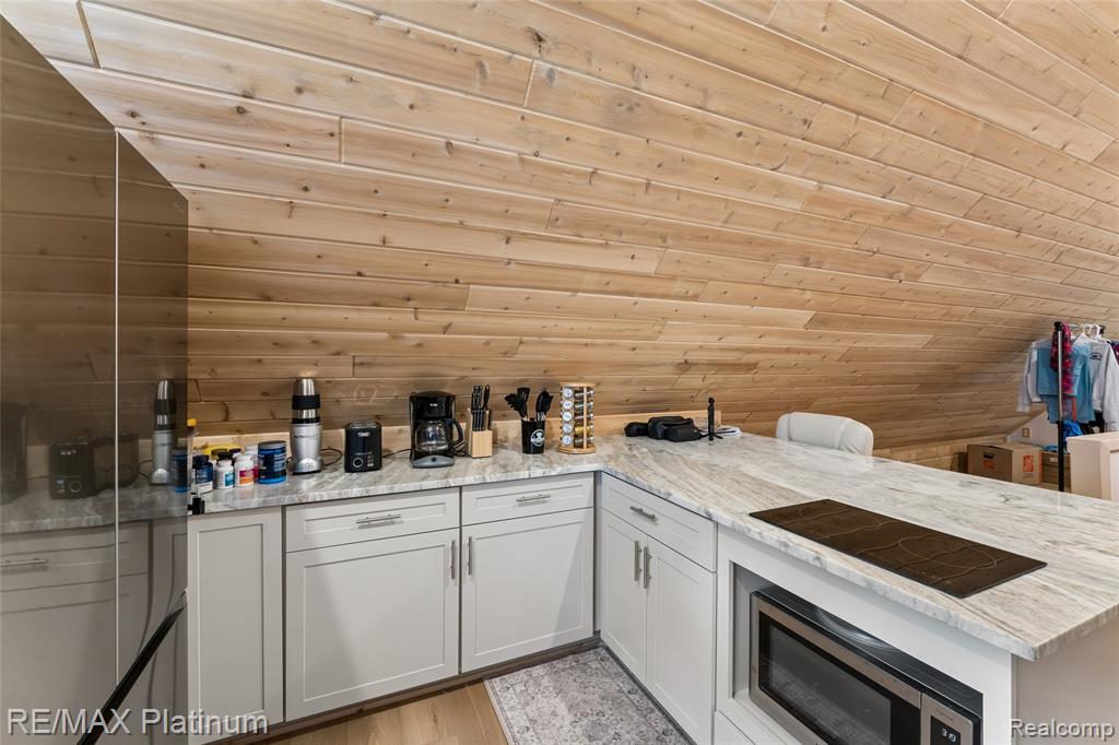 3154 PONEMAH Drive, Fenton, MI 48430 — Photo 33