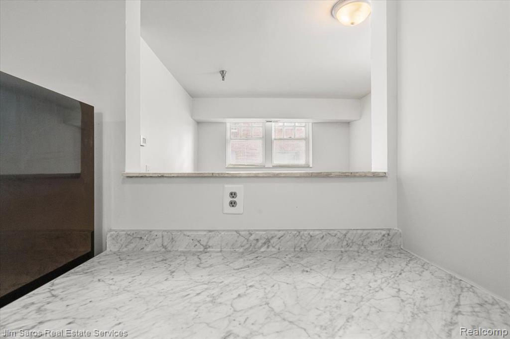 590 Parkview #001 Drive, Detroit, MI 48214 — Photo 8