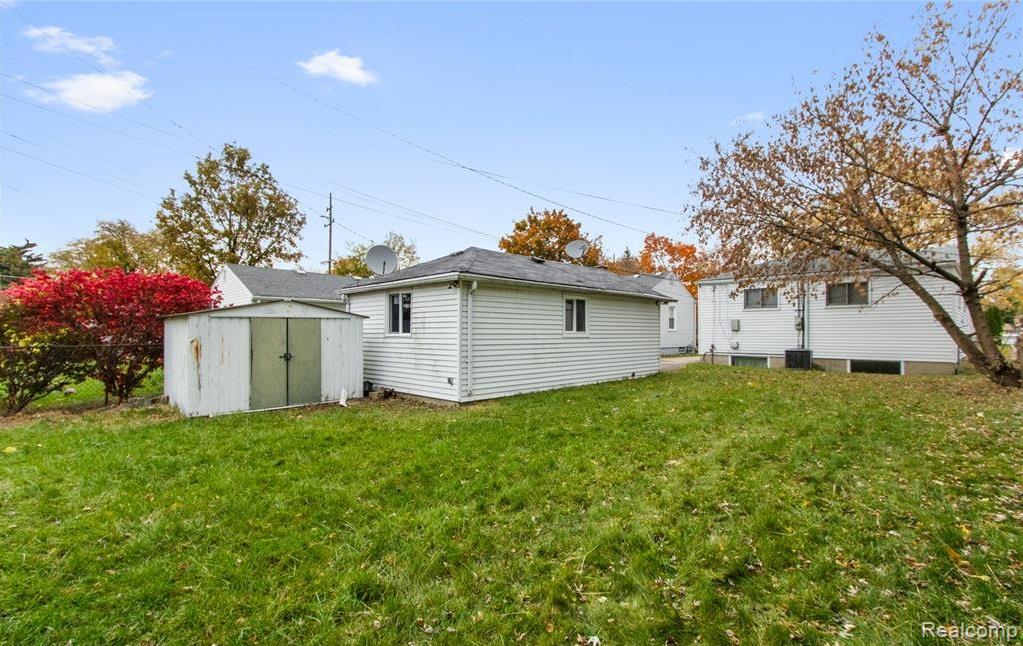 7305 N Silvery Lane, Dearborn Heights, MI 48127 — Photo 15