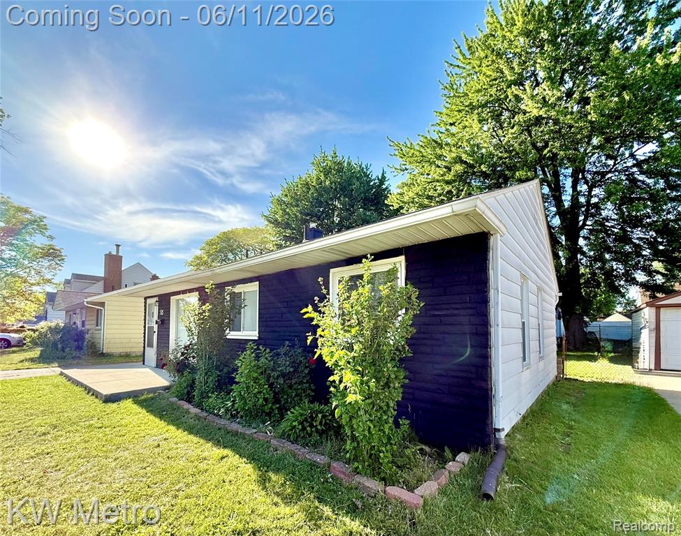 53 E Brickley Avenue, Hazel Park, MI 48030 — Photo 2
