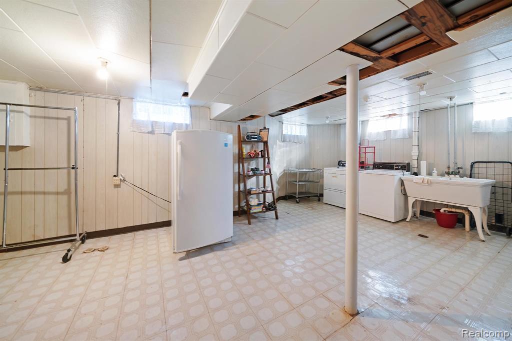 20400 PACKARD Street, Detroit, MI 48234 — Photo 26
