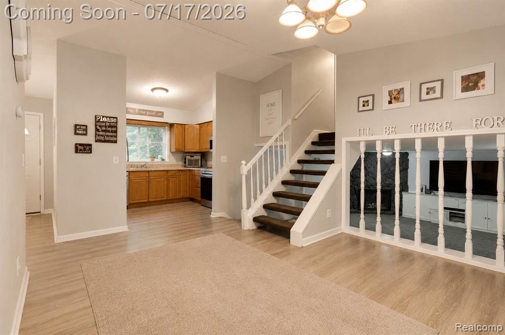 5535 Lake Vista Drive, Waterford, MI 48327 — Photo 5