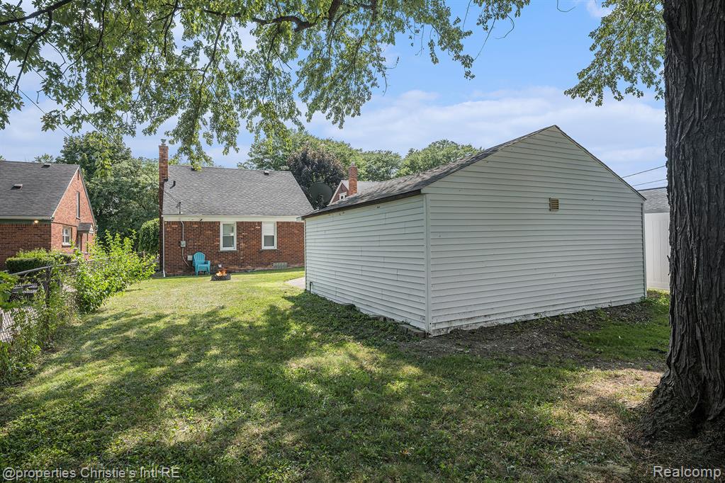 19711 Damman Street, Harper Woods, MI 48225 — Photo 17