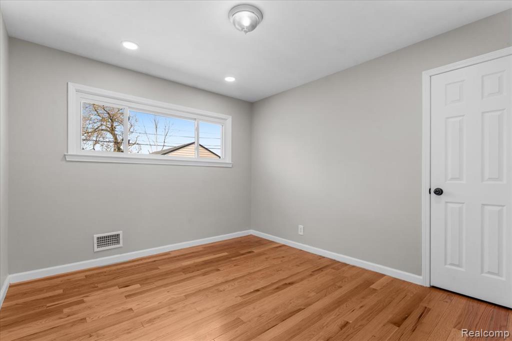 22631 Mylls Street, Saint Clair Shores, MI 48081 — Photo 12