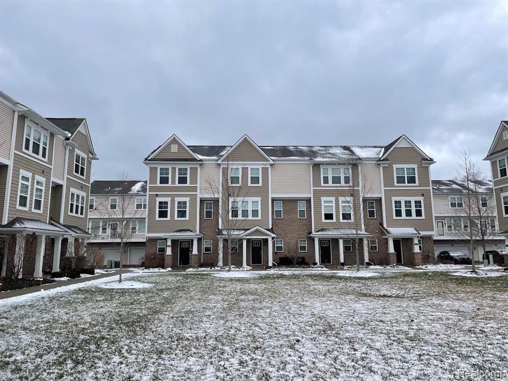 411 WRIGHT Street, Wixom, MI — Photo 2