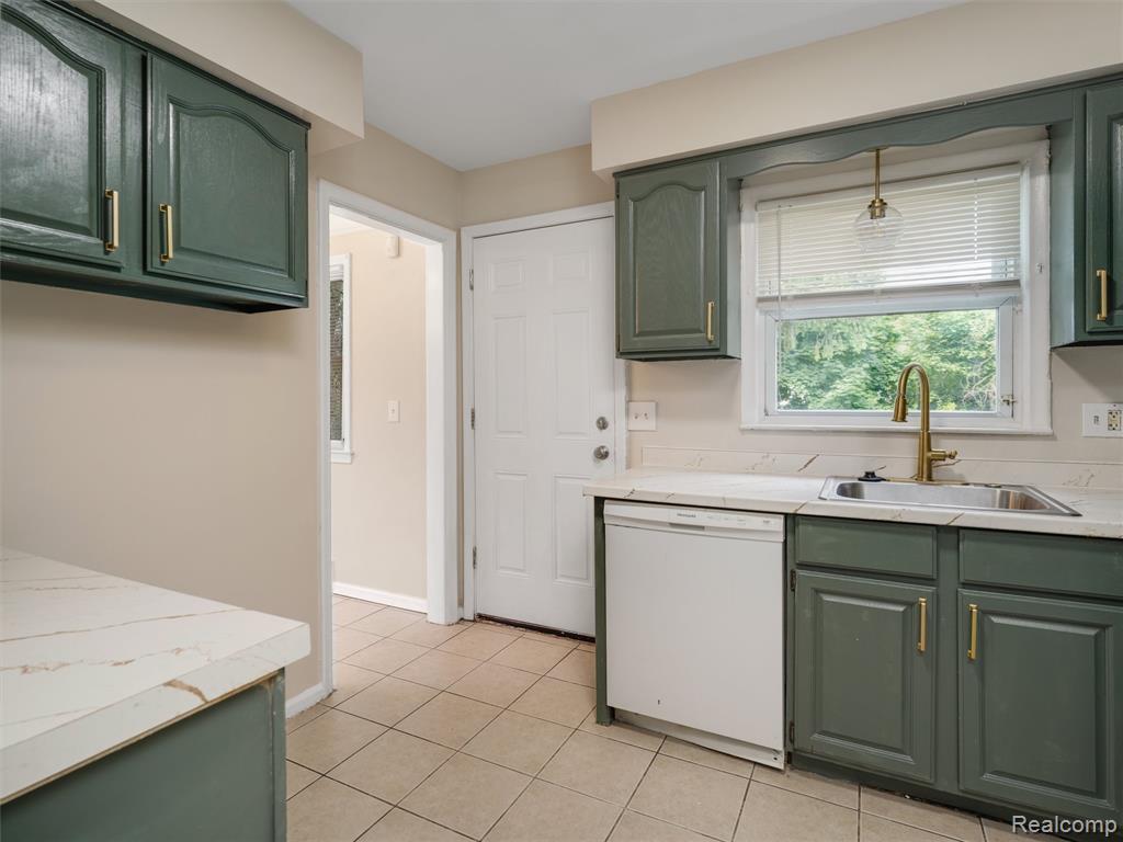 96 Oneida Street, Pontiac, MI 48341 — Photo 3