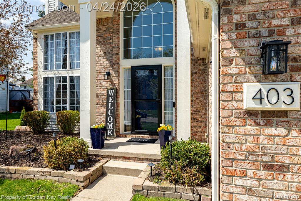 403 S Pine Creek Court, Waterford, MI 48327 — Photo 2