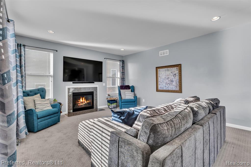 28430 Oakmonte Circle E, New Hudson, MI 48165 — Photo 14