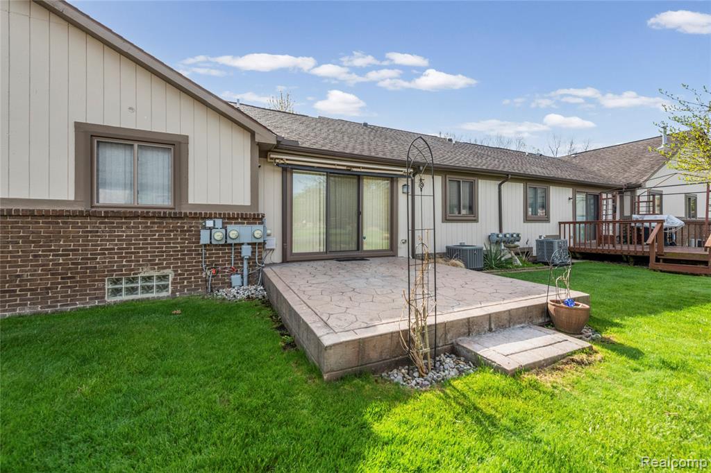 20557 Longwood Drive, Clinton Twp, MI 48038 — Photo 18