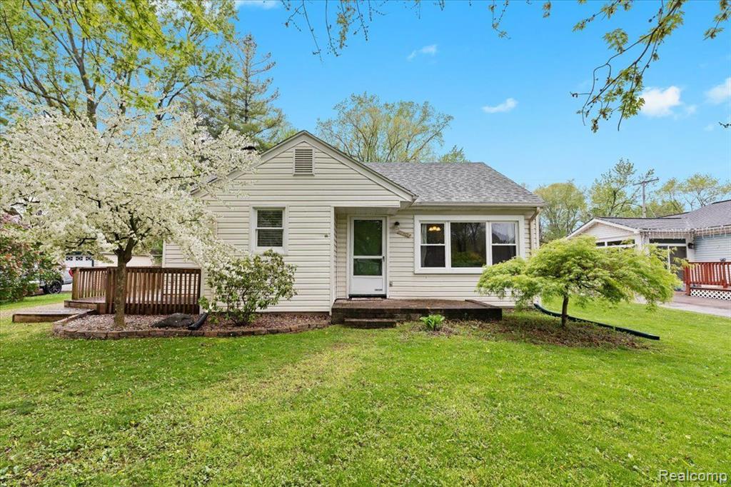 15403 MAXWELL Avenue, Plymouth, MI 48170 — Photo 2