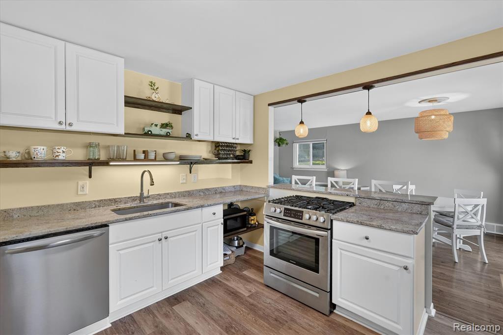 852 Manor Drive, Milford, MI 48381 — Photo 13
