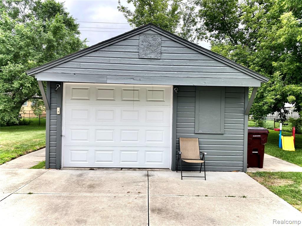 8073 Helen, Center Line, MI 48015 — Photo 23