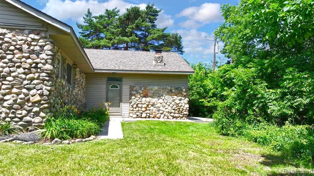 5370 Whipple Lake Road, Clarkston, MI 48348 — Photo 40