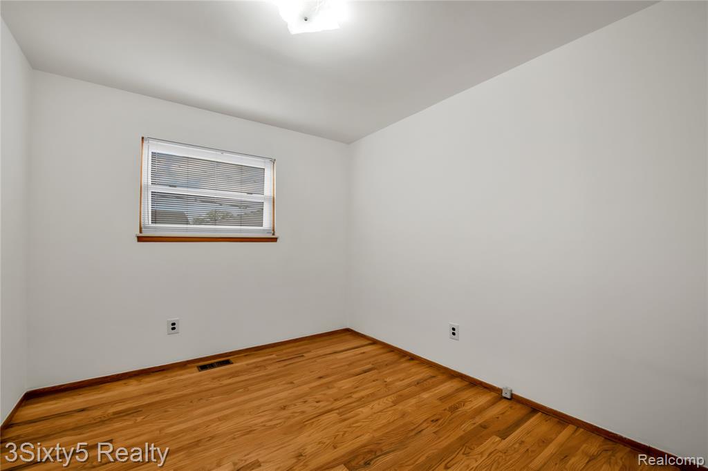 30572 S Gibraltar Road, Rockwood, MI — Photo 12