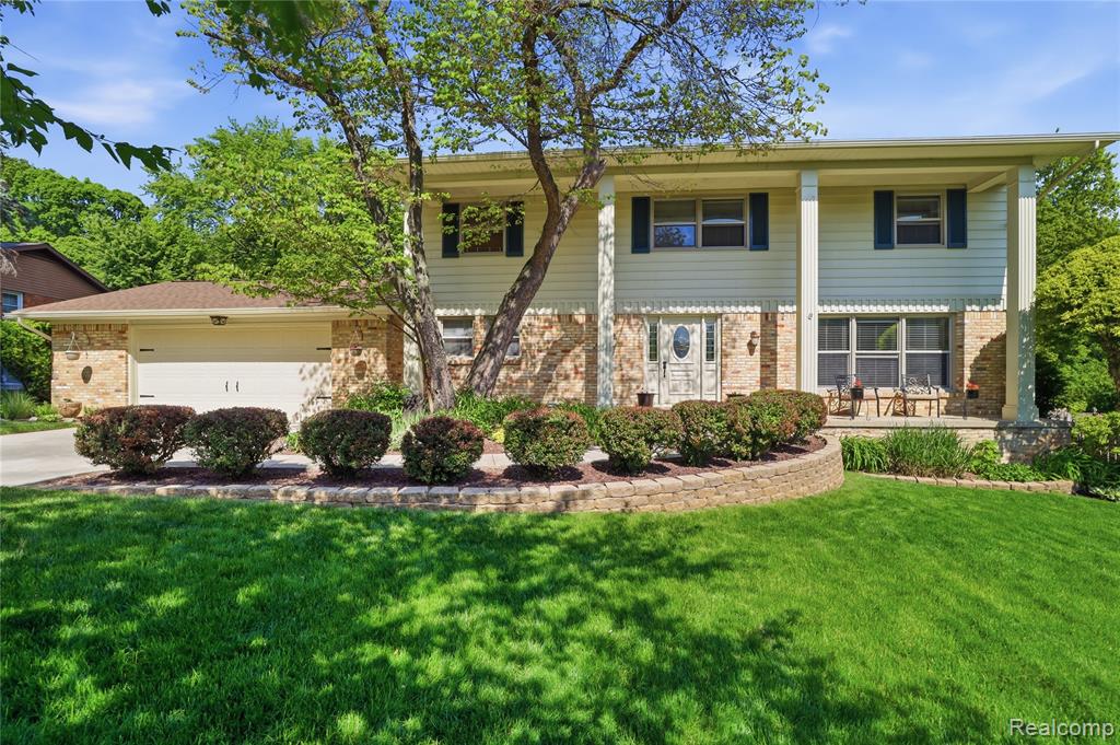 6211 Kings Scepter Road, Grand Blanc, MI 48439