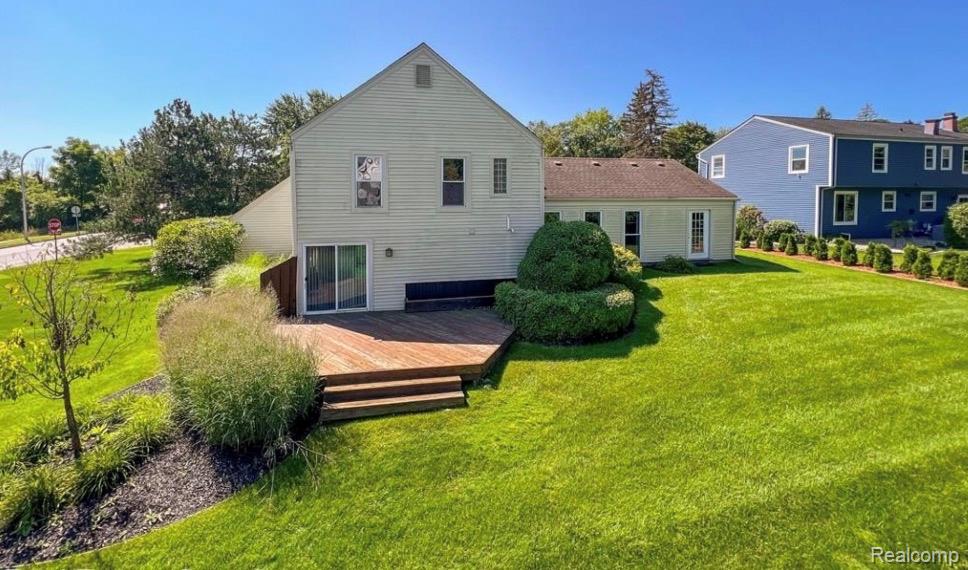 5285 Hardwoods Drive, West Bloomfield, MI 48323 — Photo 4