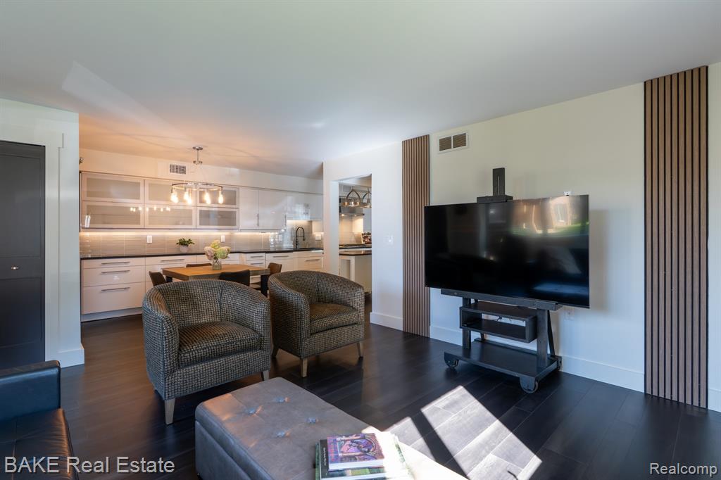 134 Pinewood Drive, Plymouth, MI 48170 — Photo 5