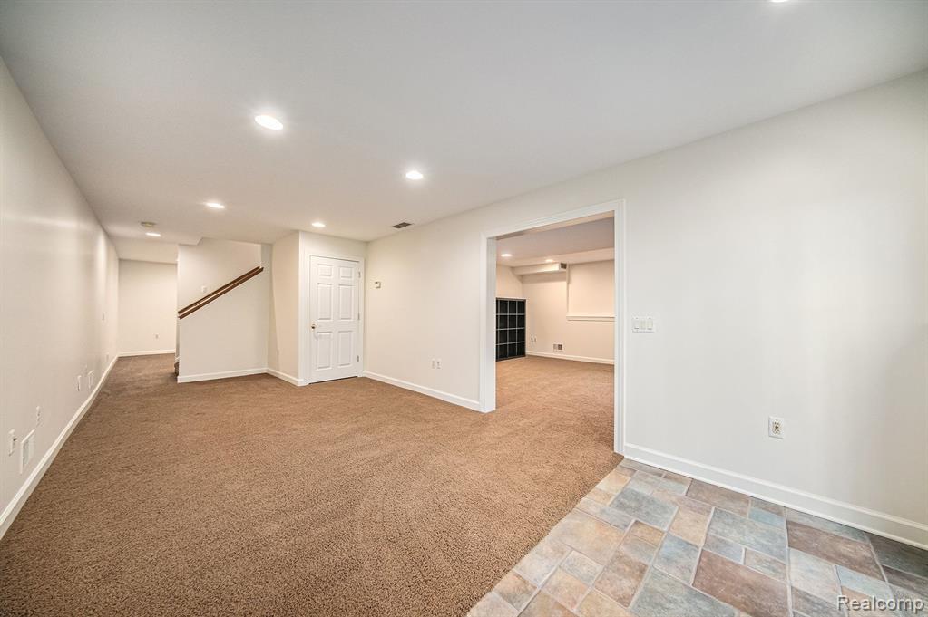 695 HERITAGE Drive, Milford, MI 48381 — Photo 27