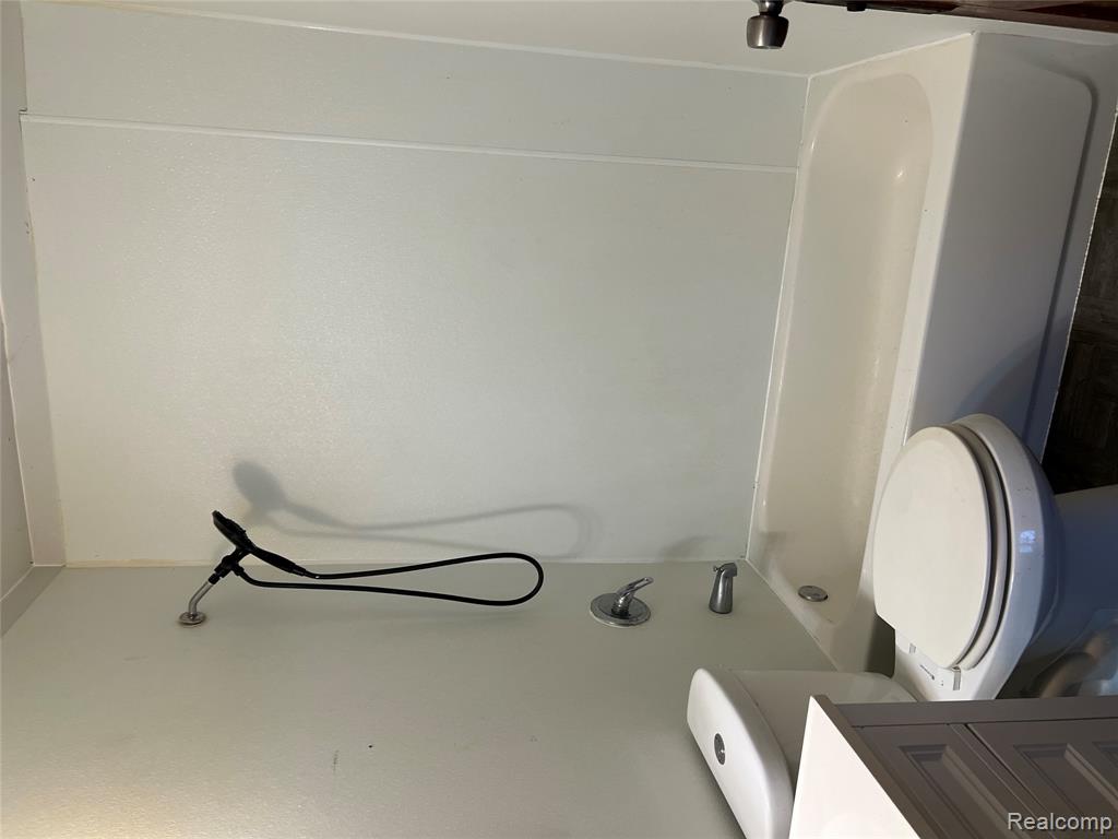936 Stocker Avenue, Flint, MI 48503 — Photo 11
