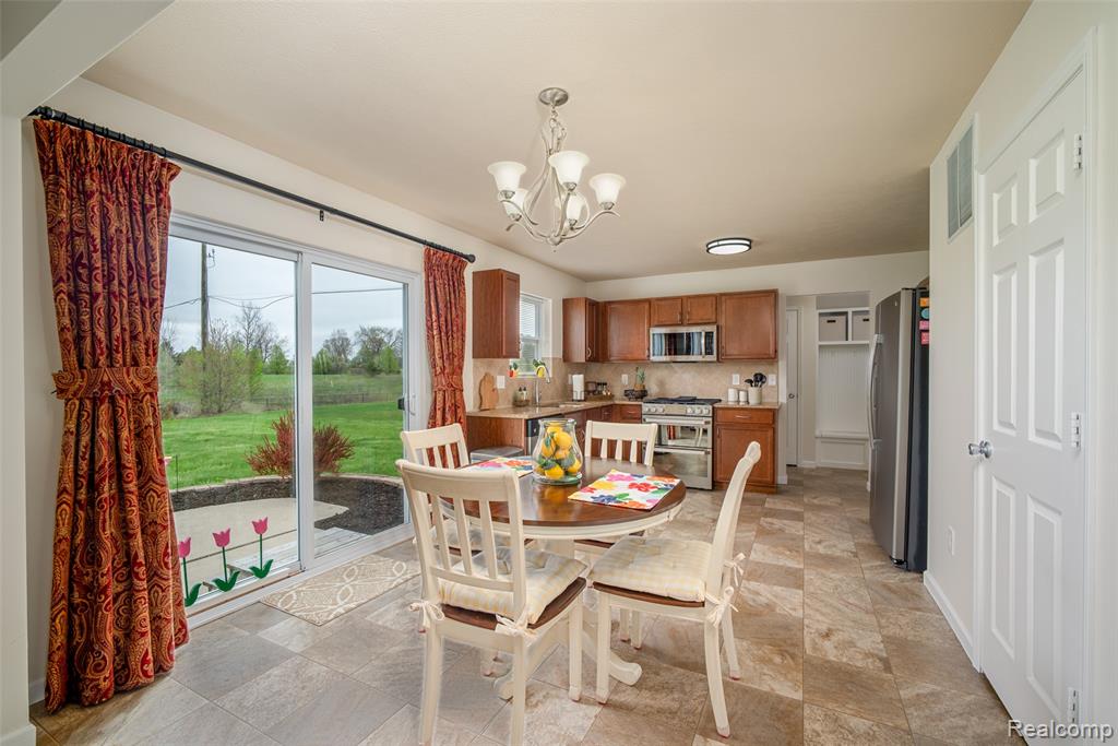 3411 Amber Oaks Drive, Howell, MI 48855 — Photo 6