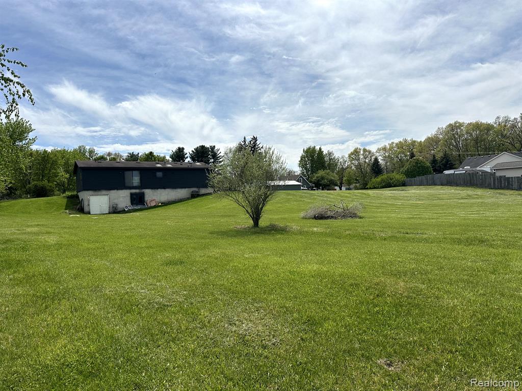 5151 HUNTLEY Drive, Holly, MI 48442 — Photo 2