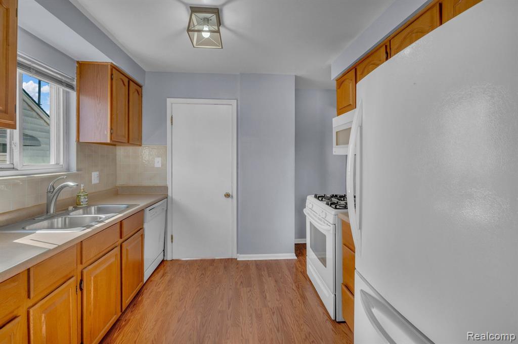 425 CLEVELAND Avenue, Lincoln Park, MI 48146 — Photo 10