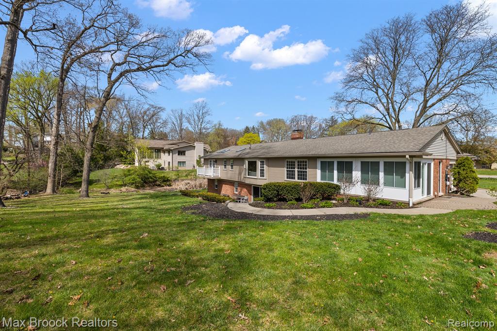 4384 SUNNINGDALE Drive, Bloomfield Hills, MI 48302 — Photo 44
