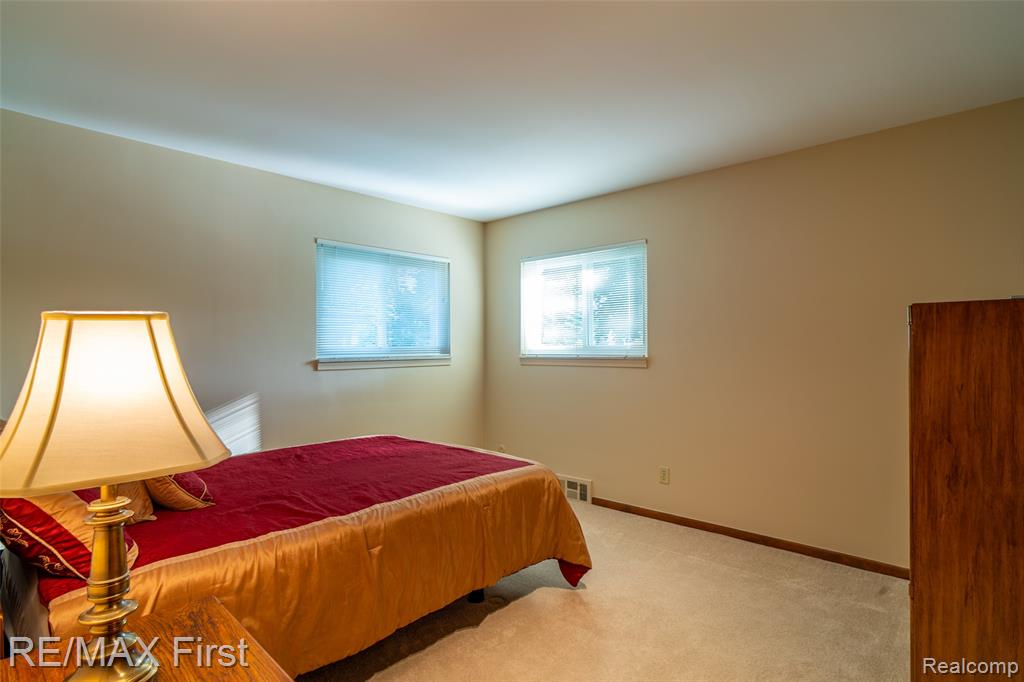 54815 FRANKLIN Drive, Shelby Twp, MI 48316 — Photo 33