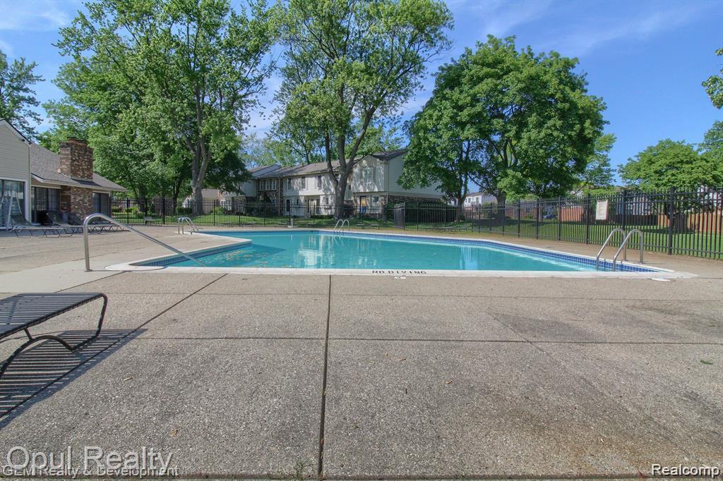 24252 Bashian Drive, Novi, MI — Photo 24