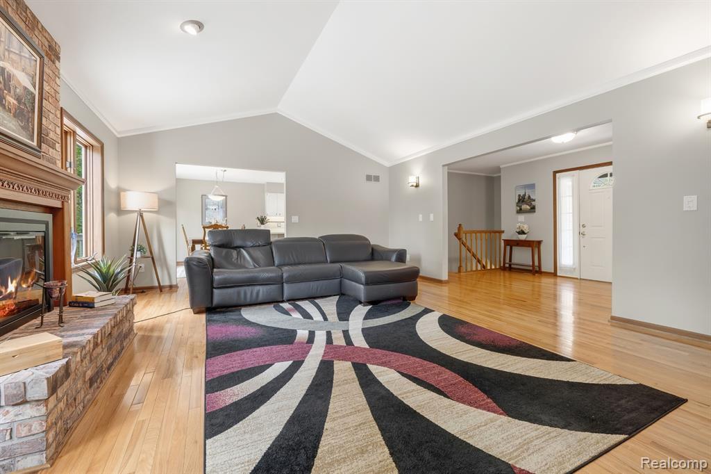 2484 PINE HOLLOW Trail, Brighton, MI 48114 — Photo 8