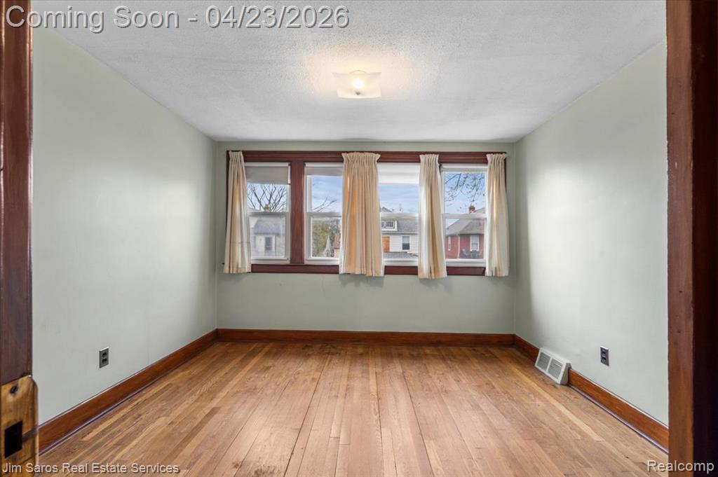 1053 Wayburn Street, Grosse Pointe, MI 48230 — Photo 11