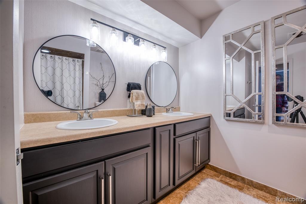 5292 Pond Bluff Drive, West Bloomfield, MI 48323 — Photo 50